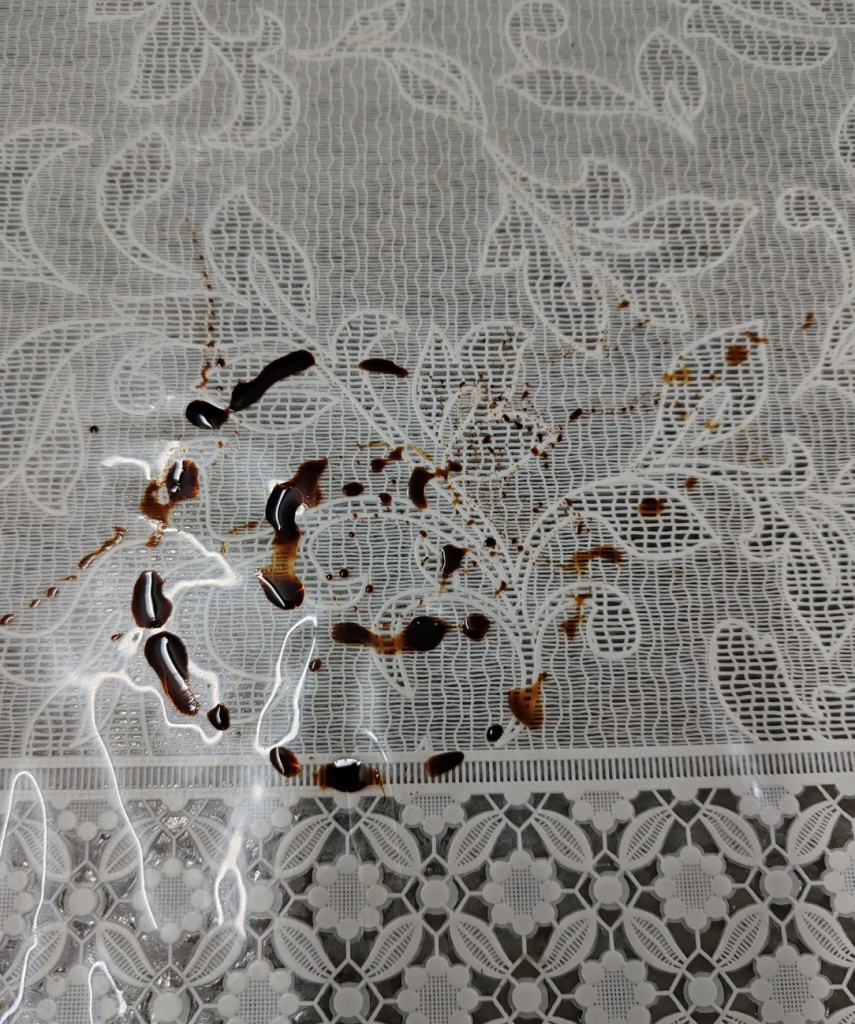 cecair hitam